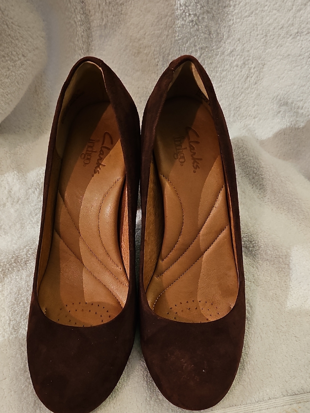 Clarks Dark Burgundy Suede Round-Toe Heels